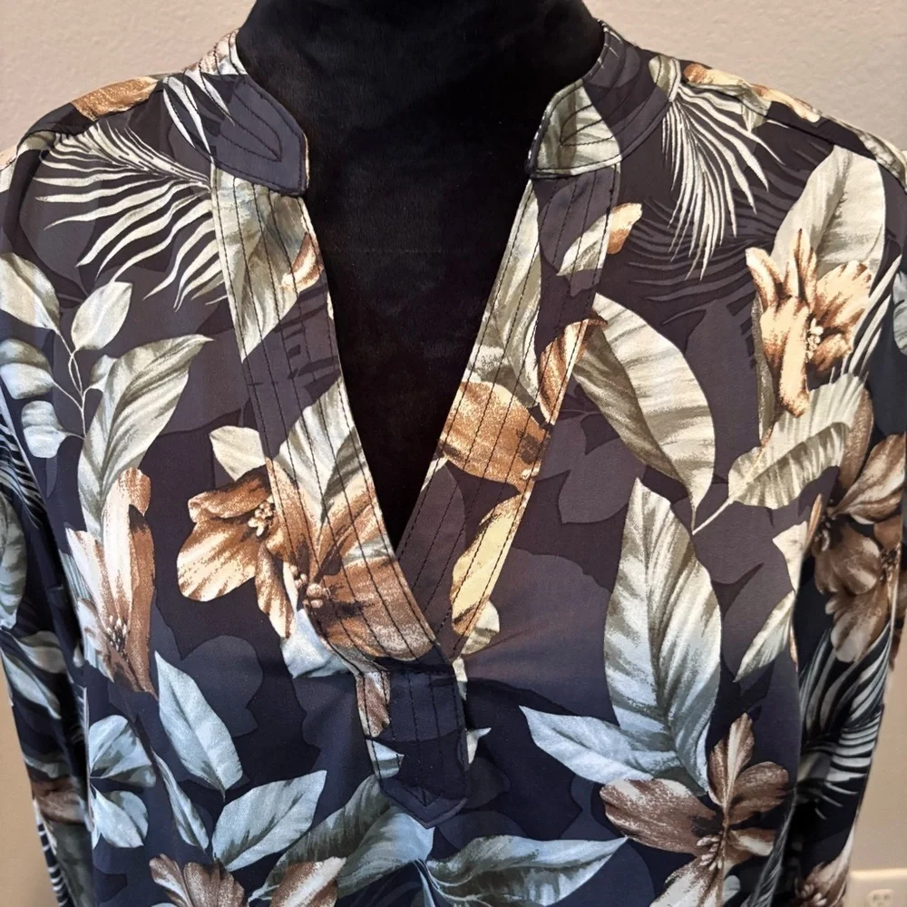 NWT Tommy Bahama Coastal Petals Split Neck Top in Black, Small, Spring Summer